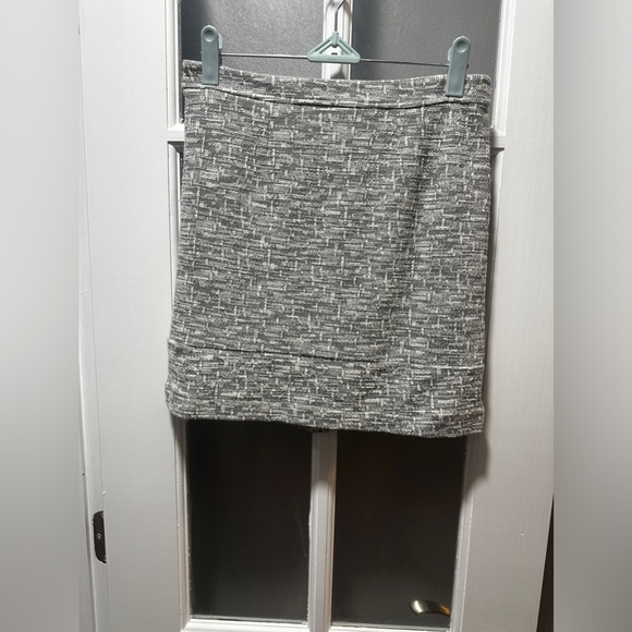 Topshop Dresses & Skirts - Topshop Grey Pencil Skirt With Back Pockets